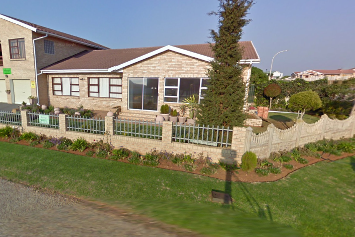 Beautifull 3 Bedroom house with a flat and stunnig seaviews! - Photo 2