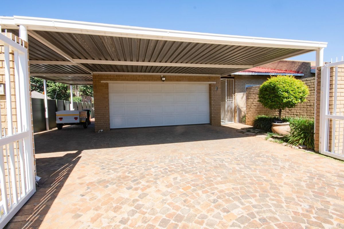 Spacious 5-Bedroom Family Home with Modern Amenities and Prime Location in Sunward Village - Photo 5