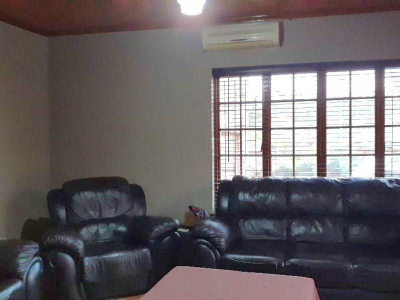 Spacious Family Home with Income-Generating Flatlet! - Photo 9