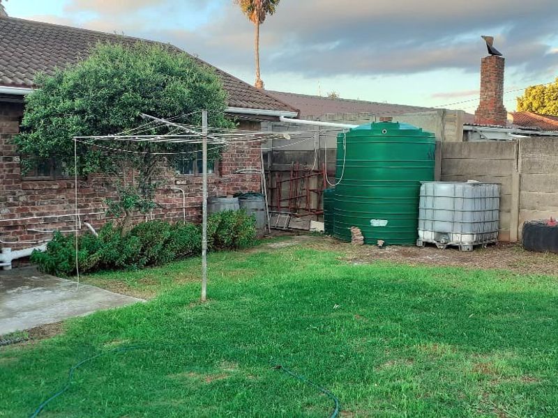 Spacious Family Home with Income-Generating Flatlet! - Photo 10