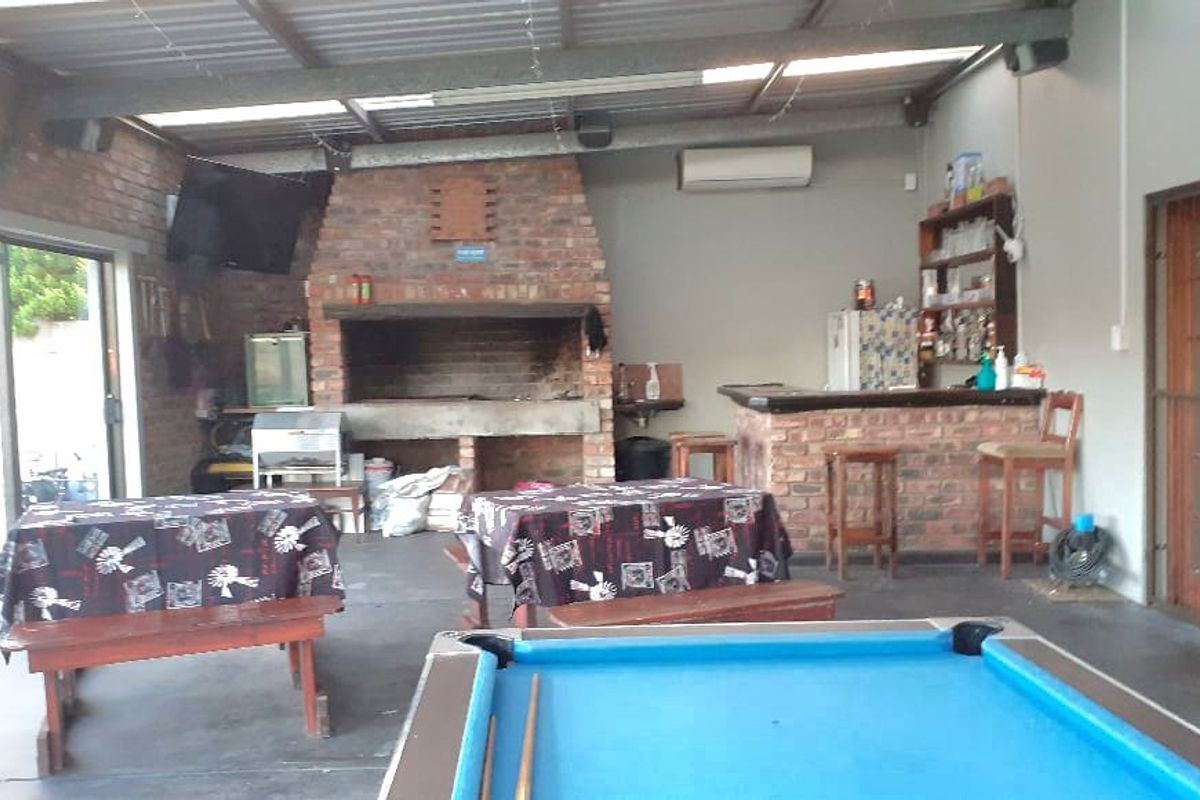 Spacious Family Home with Income-Generating Flatlet! - Photo 3