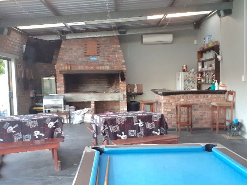 Spacious Family Home with Income-Generating Flatlet! - Photo 3