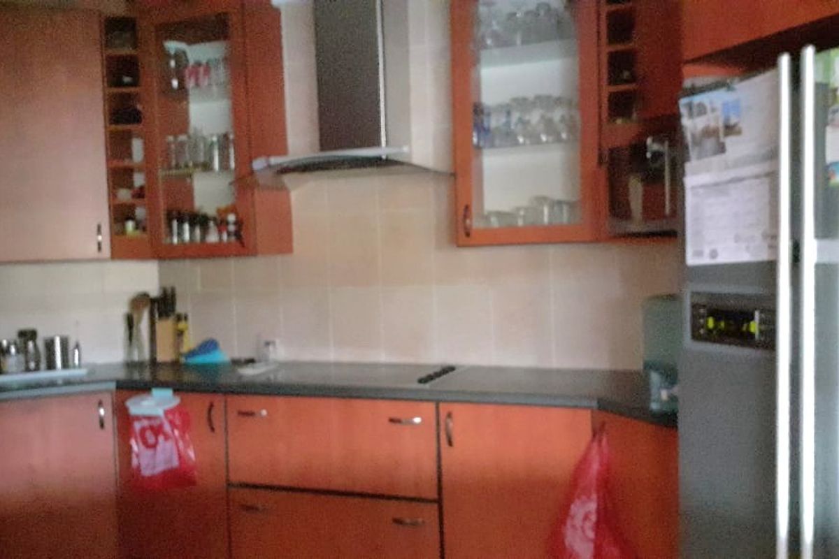 Spacious Family Home with Income-Generating Flatlet! - Photo 2