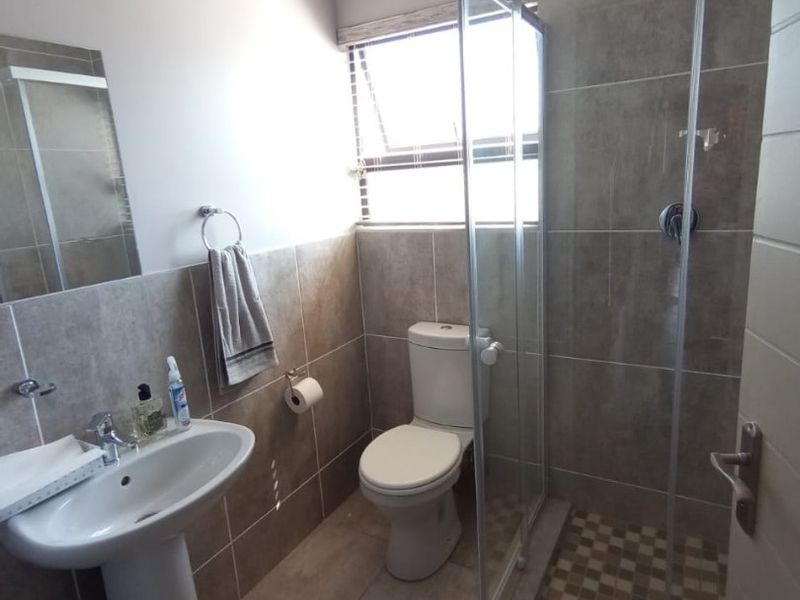 Beautiful three bedroom home, in a safe and secure complex - Photo 6