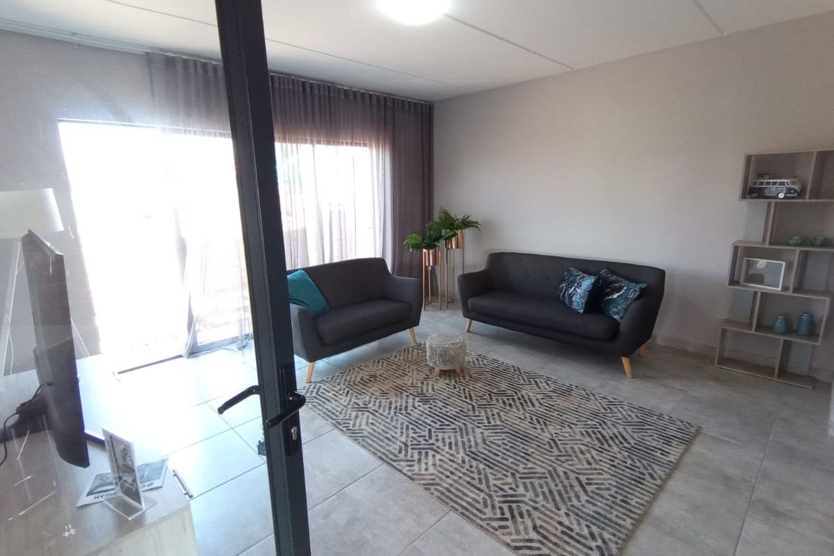 Beautiful three bedroom home, in a safe and secure complex - Photo 2