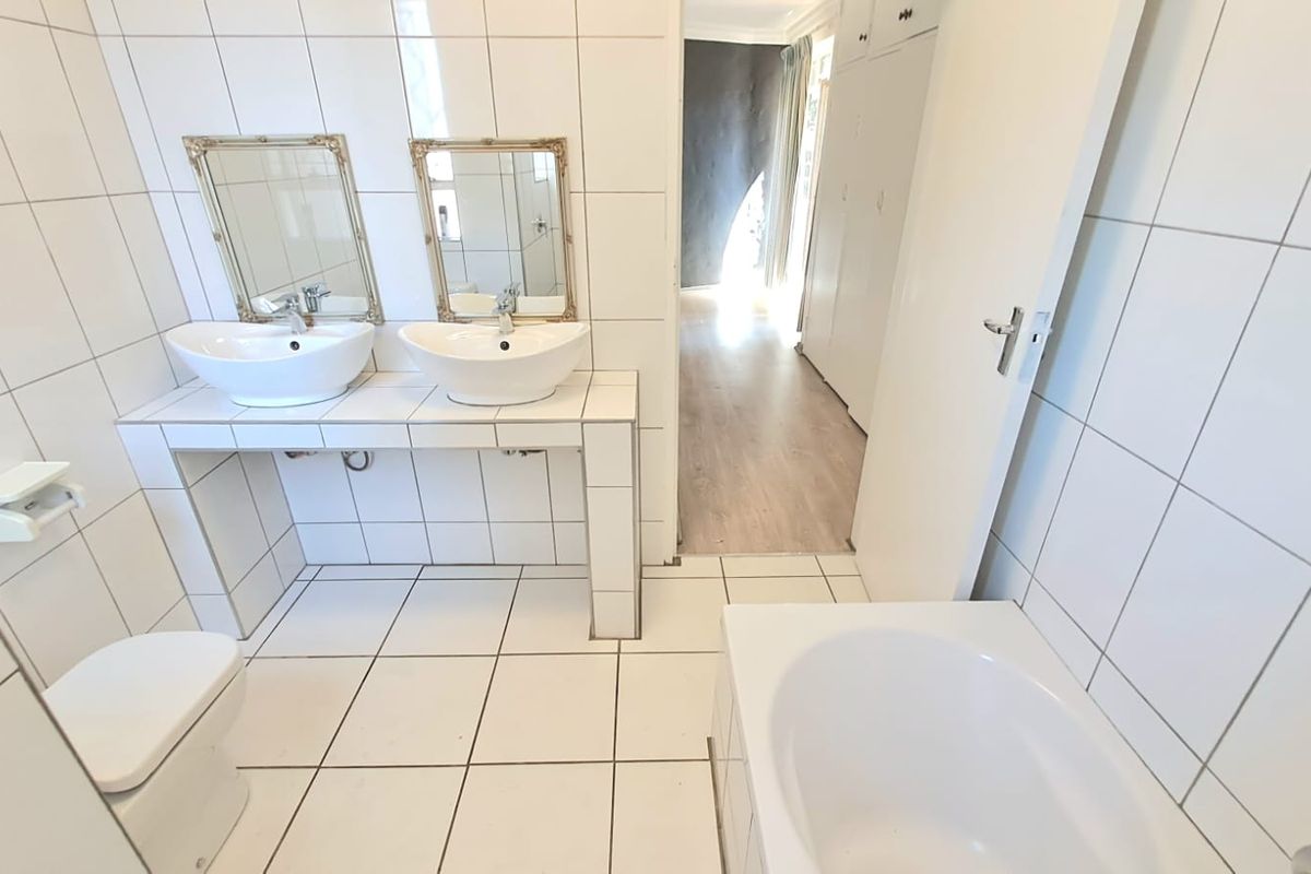 Three Bedroom Townhouse up for grabs... - Photo 3