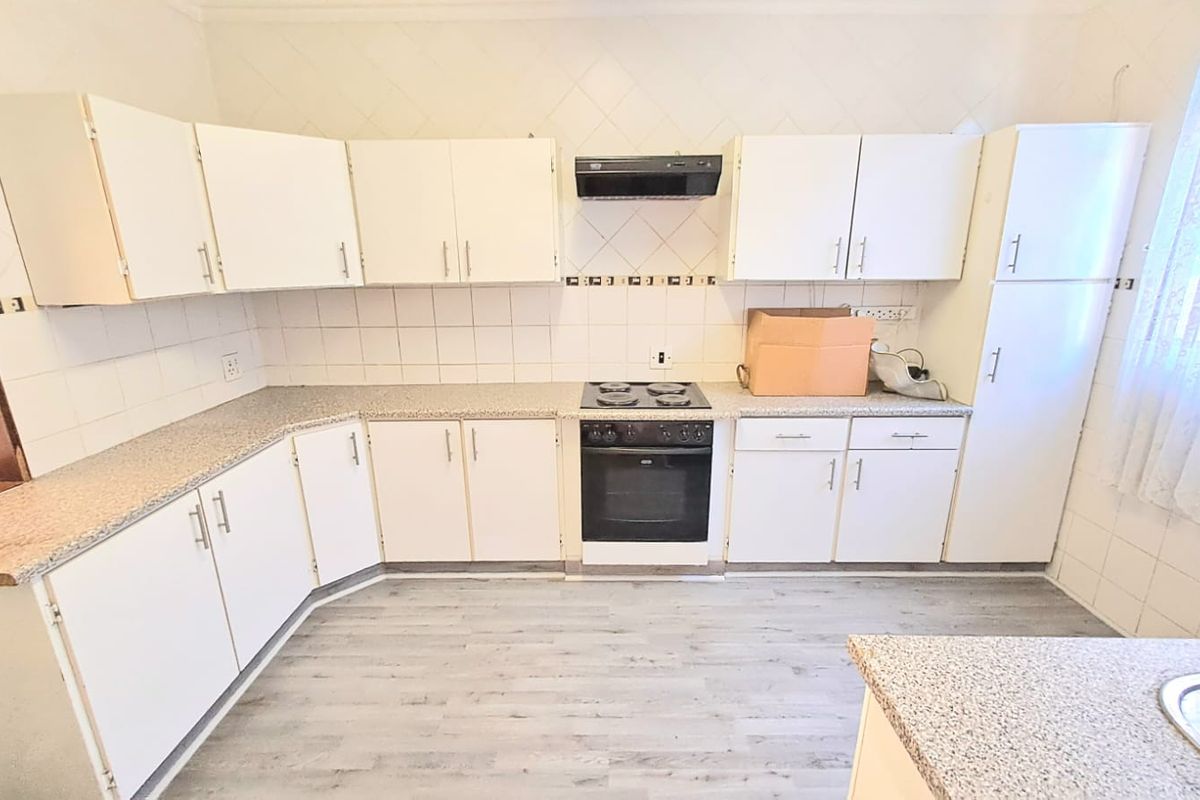 Three Bedroom Townhouse up for grabs... - Photo 2