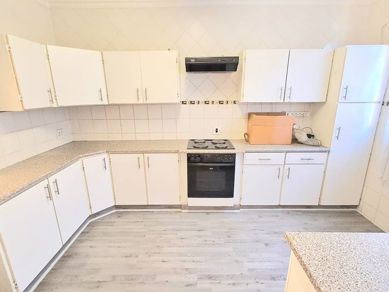 Three Bedroom Townhouse up for grabs... - Photo 2