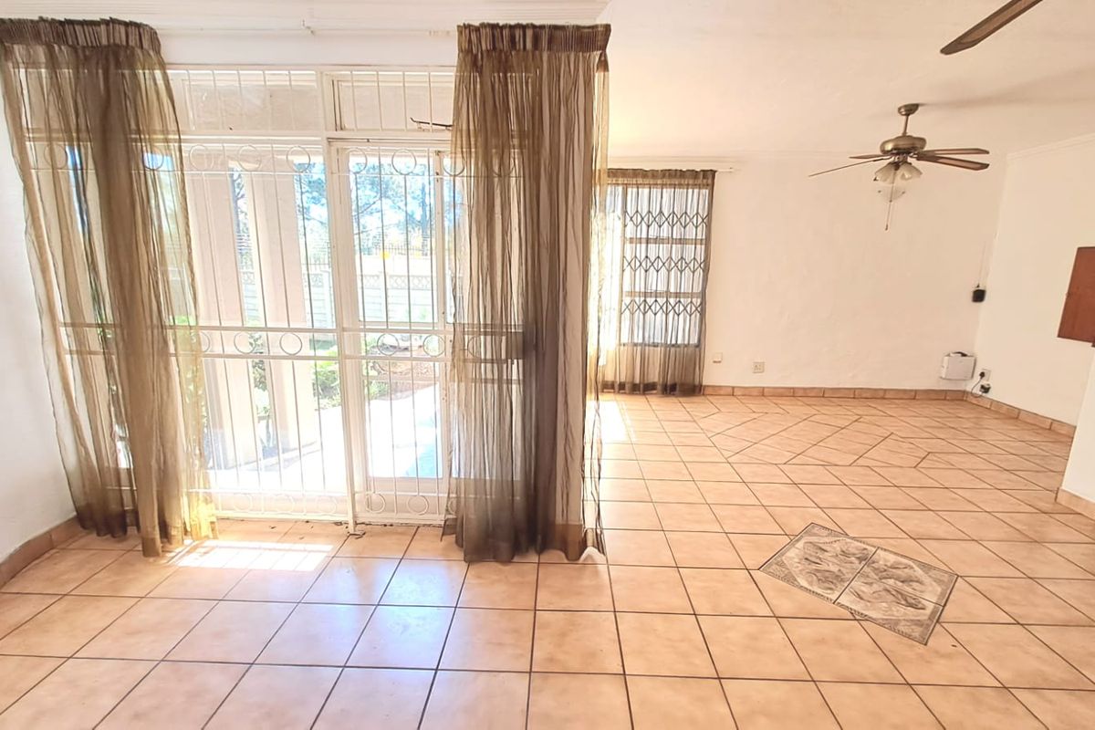 Three Bedroom Townhouse up for grabs... - Photo 4