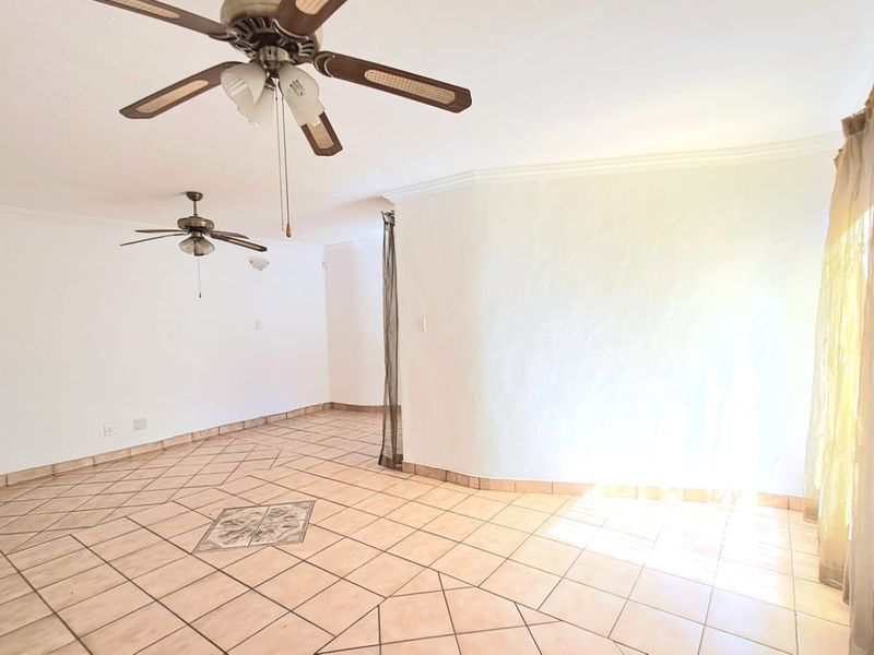 Three Bedroom Townhouse up for grabs... - Photo 10