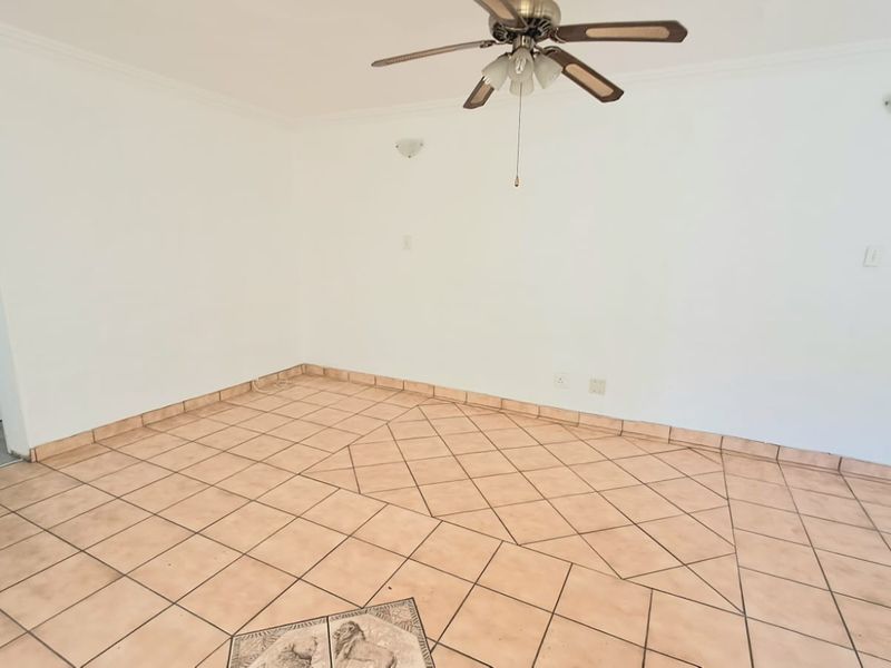 Three Bedroom Townhouse up for grabs... - Photo 9