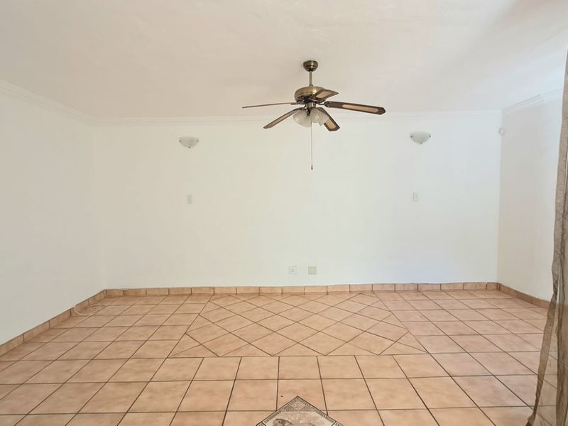 Three Bedroom Townhouse up for grabs... - Photo 8