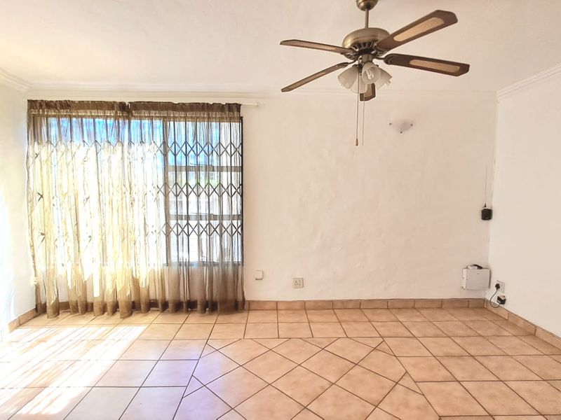 Three Bedroom Townhouse up for grabs... - Photo 7