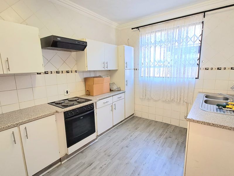 Three Bedroom Townhouse up for grabs... - Photo 6