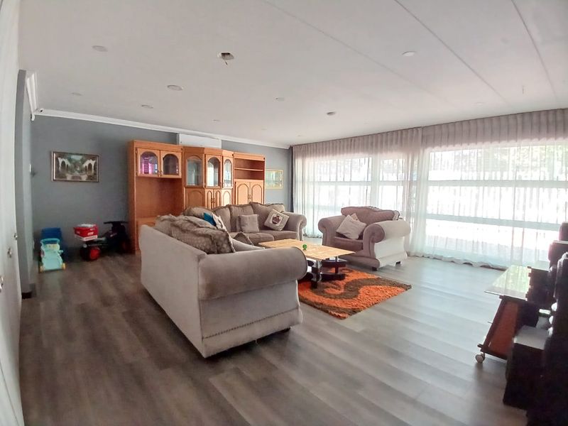 Property for sale in Sasolburg prime area, ideal for the extended family OR business opportunity - Photo 8