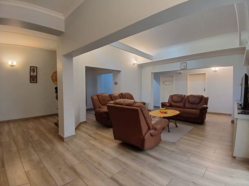 Property for sale in Sasolburg prime area, ideal for the extended family OR business opportunity - Photo 7