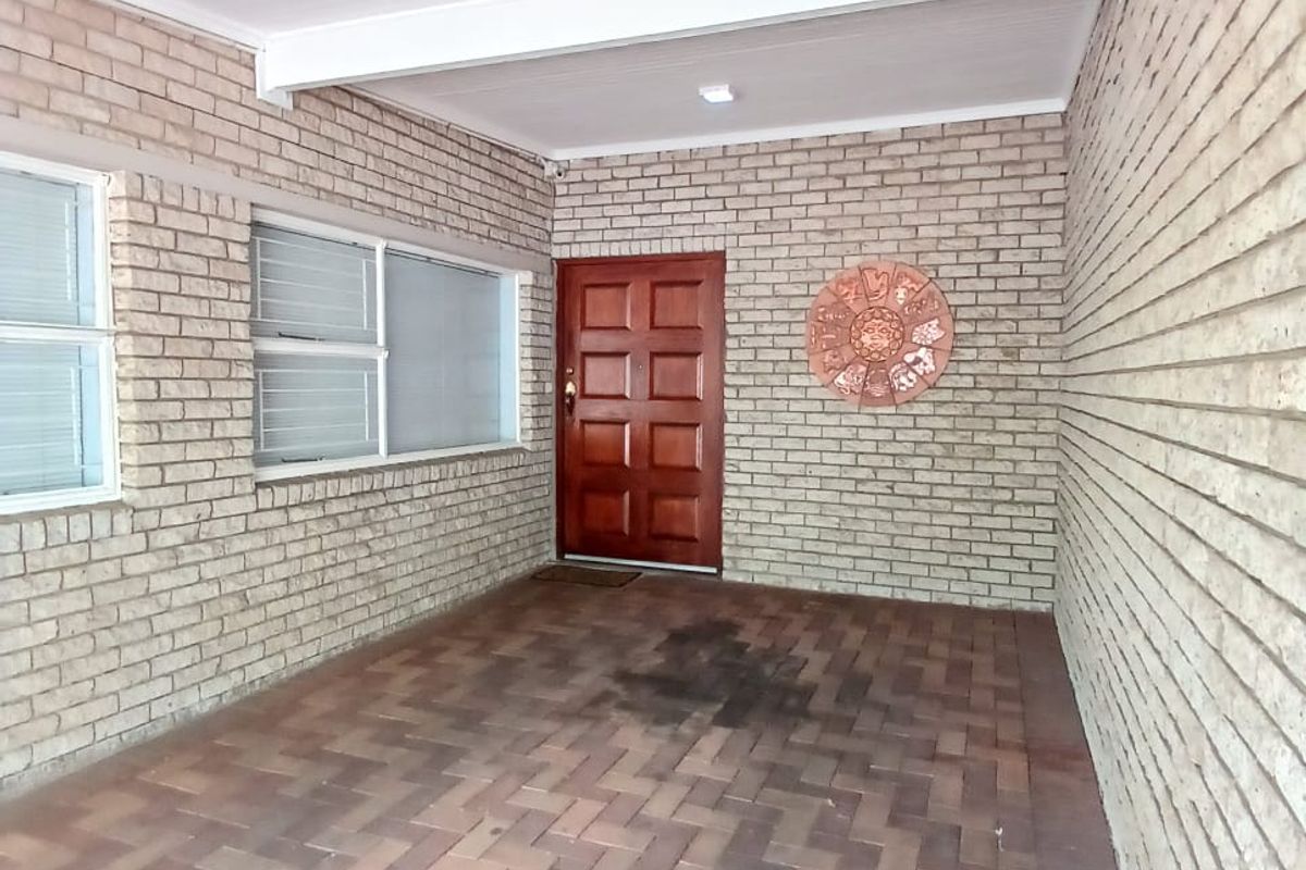 Property for sale in Sasolburg prime area, ideal for the extended family OR business opportunity - Photo 3