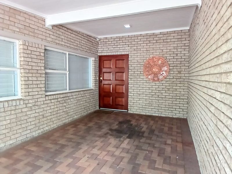 Property for sale in Sasolburg prime area, ideal for the extended family OR business opportunity - Photo 3