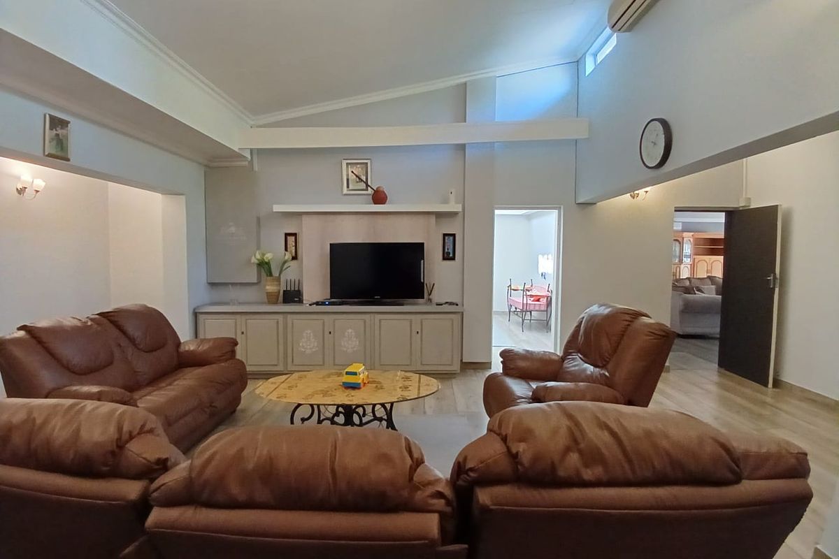 Property for sale in Sasolburg prime area, ideal for the extended family OR business opportunity - Photo 5