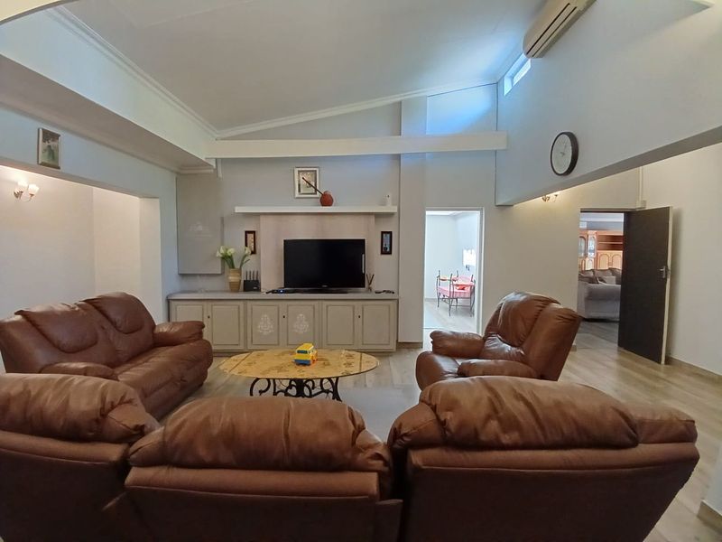 Property for sale in Sasolburg prime area, ideal for the extended family OR business opportunity - Photo 5