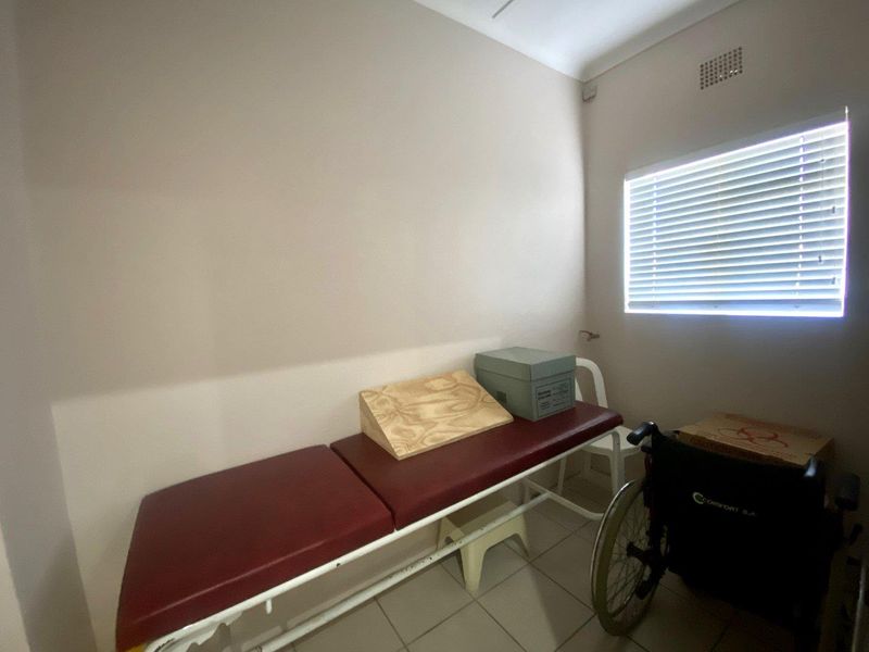 Business and commercial property - Photo 10