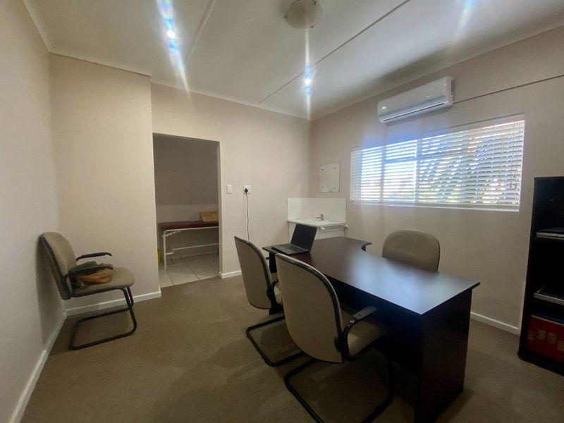 Business and commercial property - Photo 9