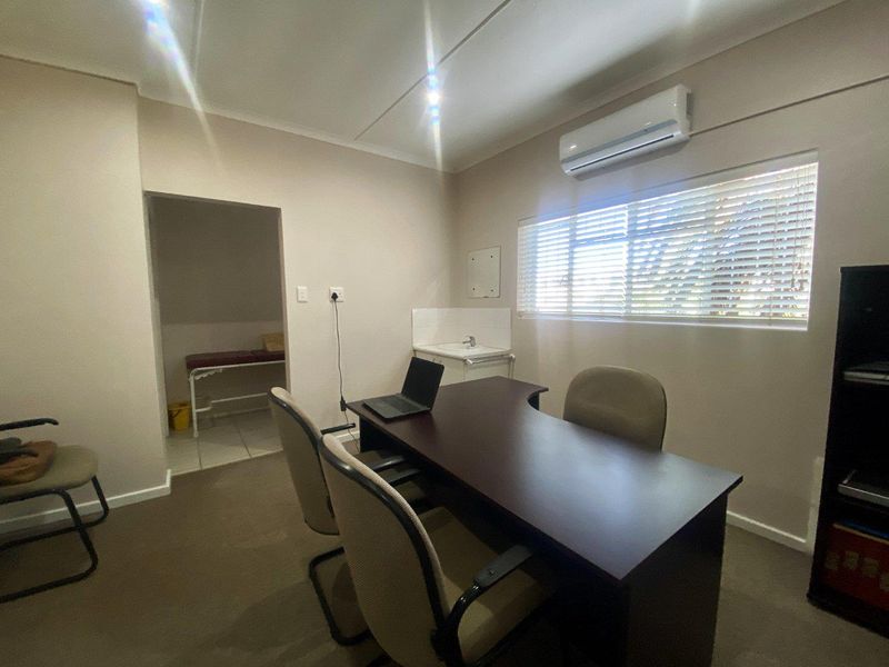 Business and commercial property - Photo 8