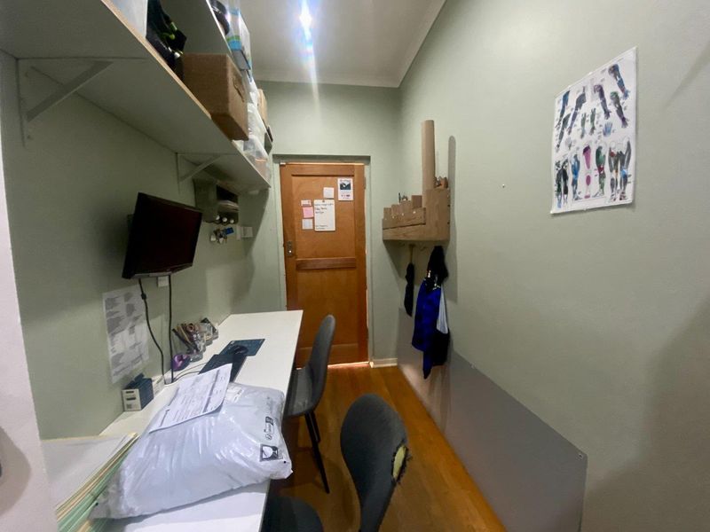 Business and commercial property - Photo 7