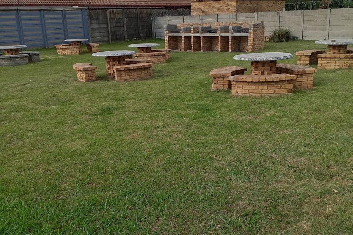 Lovely ground floor apartment for sale in CW3 - Photo 2