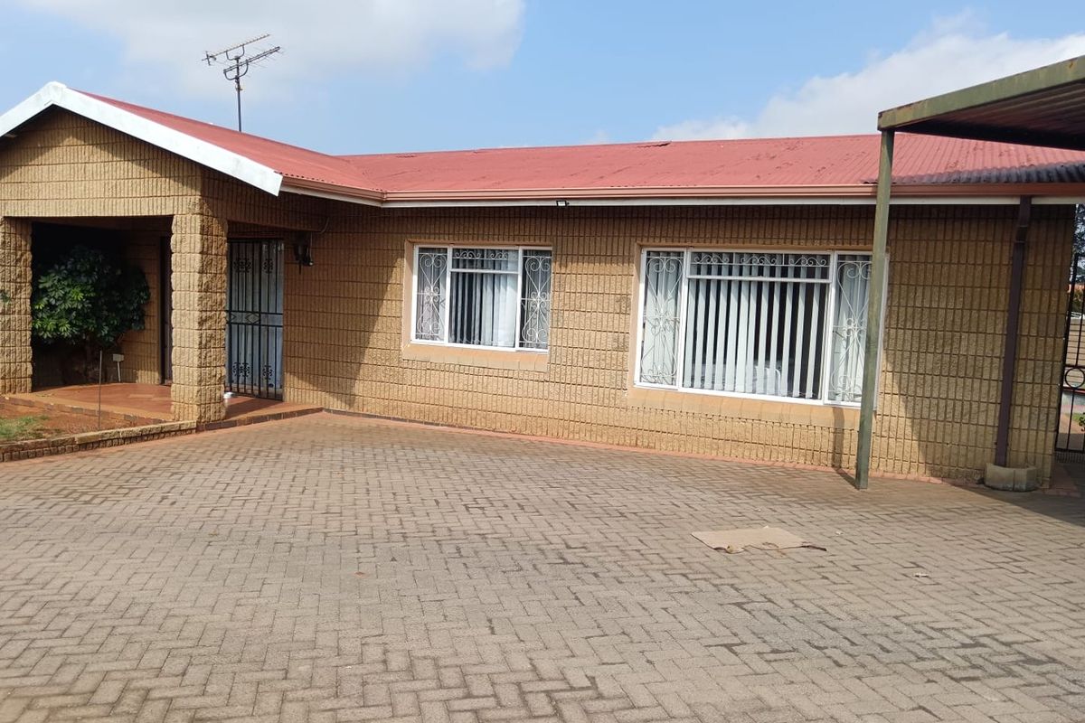 Family home in the heart of Minnebron!!! - Photo 2