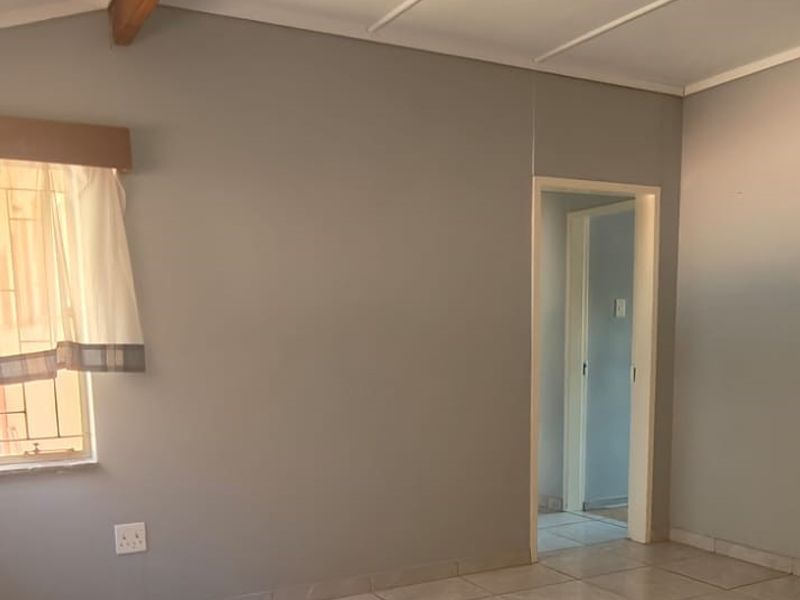 Cosy family home for sale in Sasolburg - Photo 2