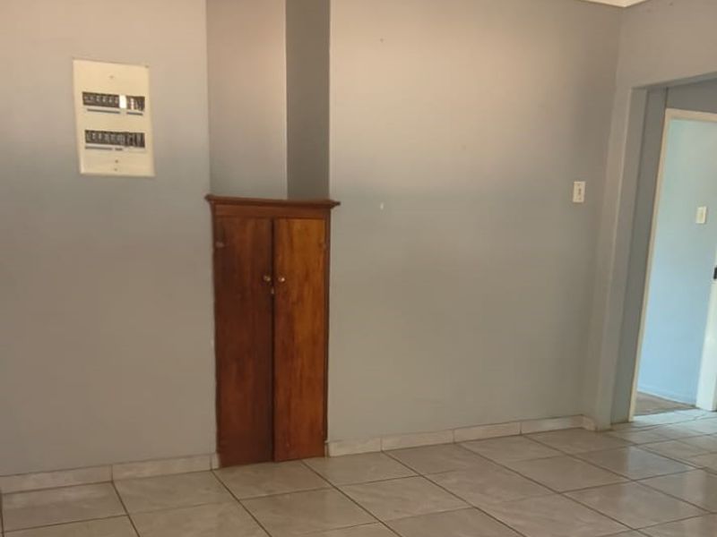 Cosy family home for sale in Sasolburg - Photo 9