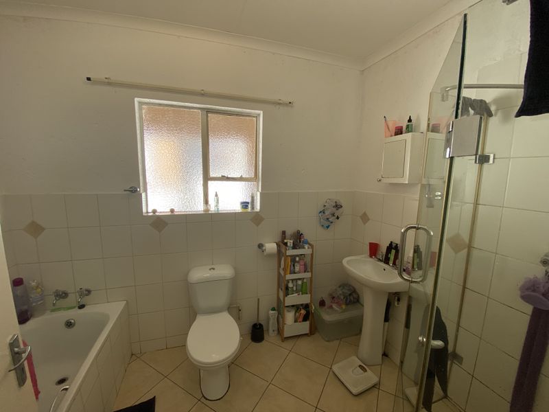 Spacious and Secure Apartment in Rensburg, Heidelberg - Photo 8