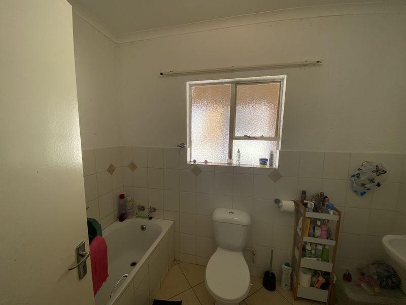Spacious and Secure Apartment in Rensburg, Heidelberg - Photo 6