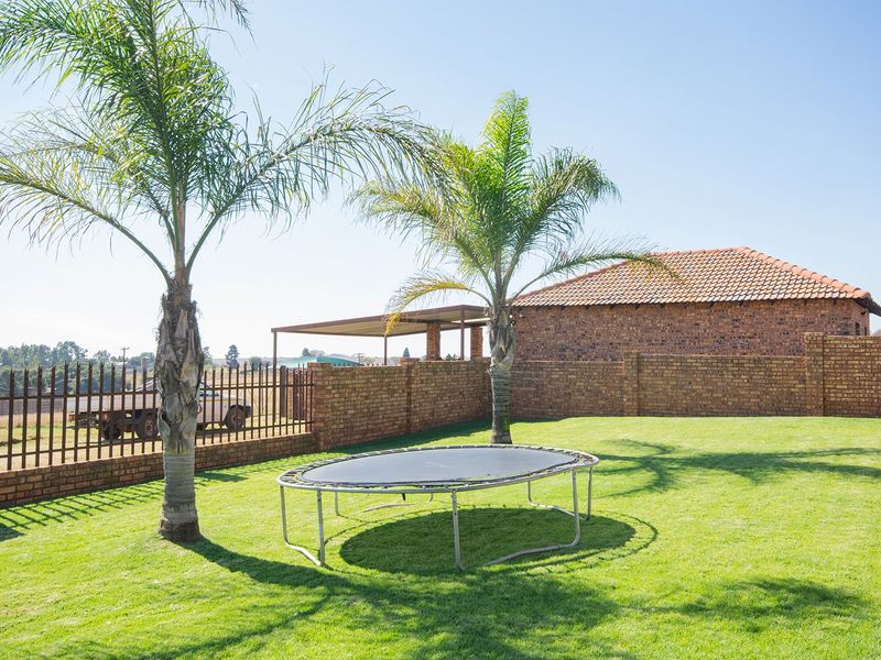 Serene Farm Living in Bothas Geluk, Nigel - 4-Bedroom Family Home with Modern Amenities - Photo 5