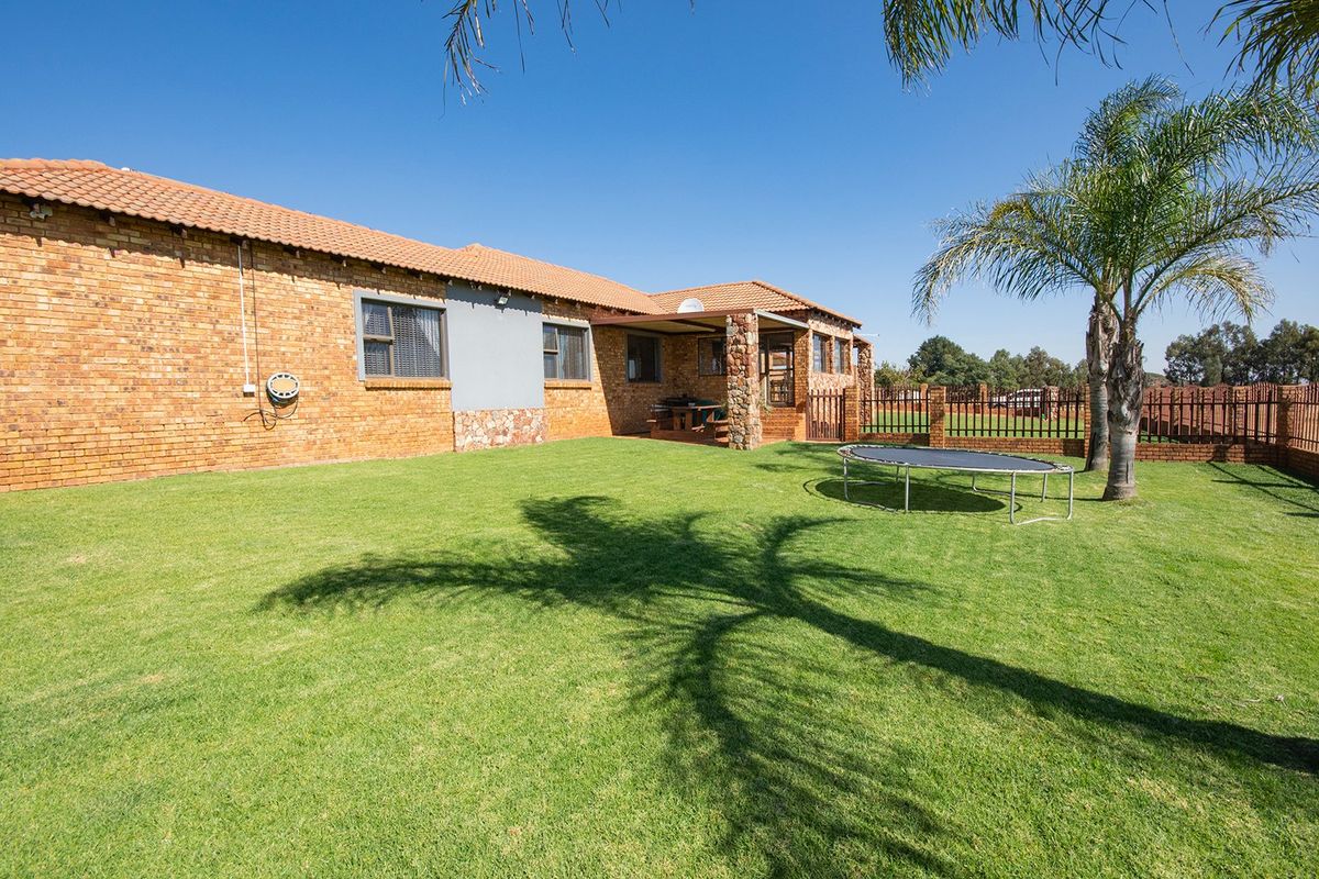 Serene Farm Living in Bothas Geluk, Nigel - 4-Bedroom Family Home with Modern Amenities - Photo 4