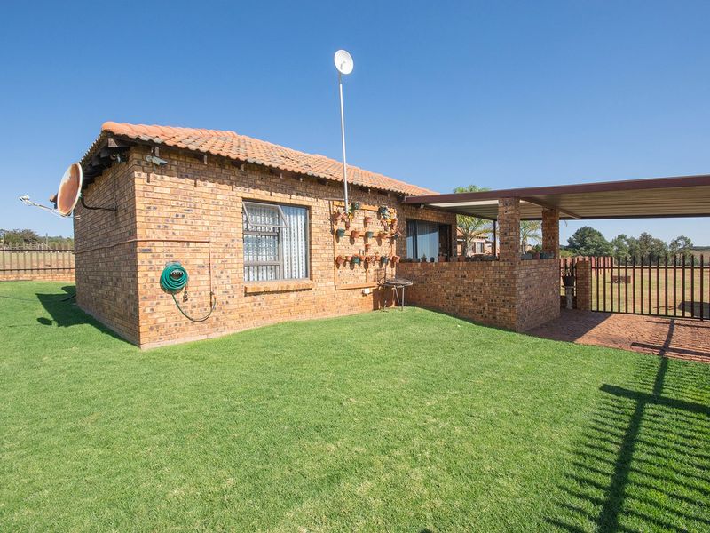 Serene Farm Living in Bothas Geluk, Nigel - 4-Bedroom Family Home with Modern Amenities - Photo 7