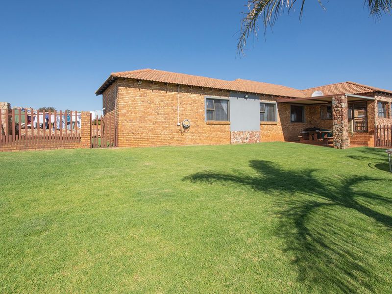 Serene Farm Living in Bothas Geluk, Nigel - 4-Bedroom Family Home with Modern Amenities - Photo 6