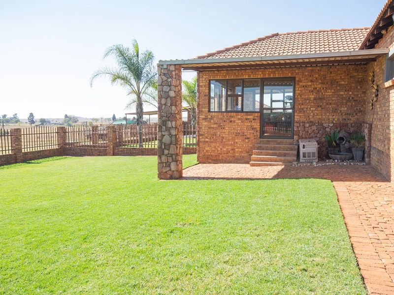 Serene Farm Living in Bothas Geluk, Nigel - 4-Bedroom Family Home with Modern Amenities - Photo 3