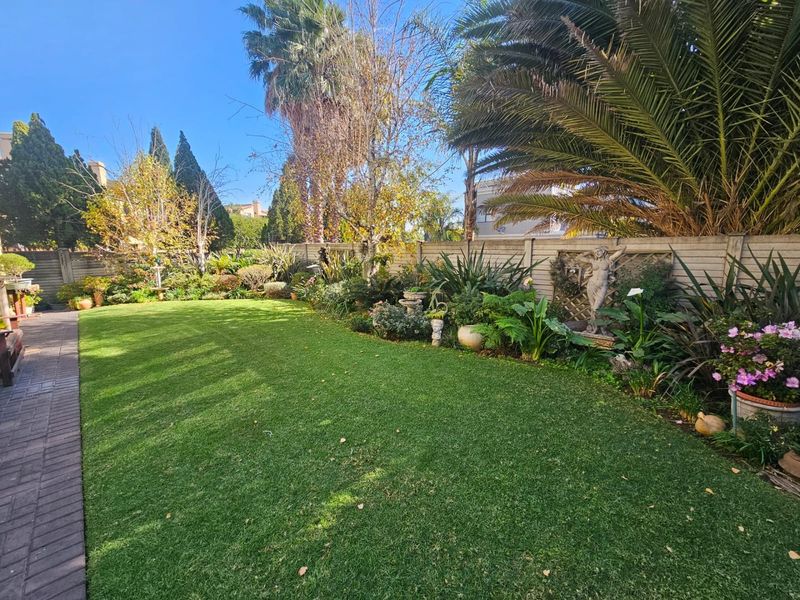 Exquisite Townhouse for Sale in Prestigious Estate - Photo 2