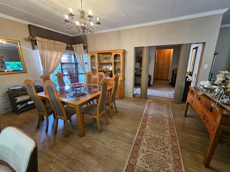 Exquisite Townhouse for Sale in Prestigious Estate - Photo 7