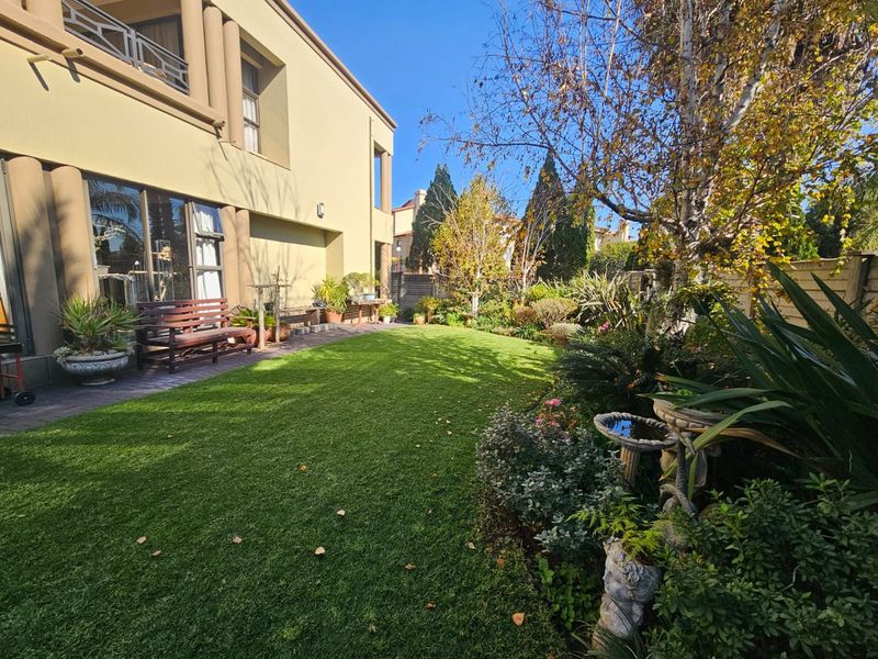 Exquisite Townhouse for Sale in Prestigious Estate - Photo 6