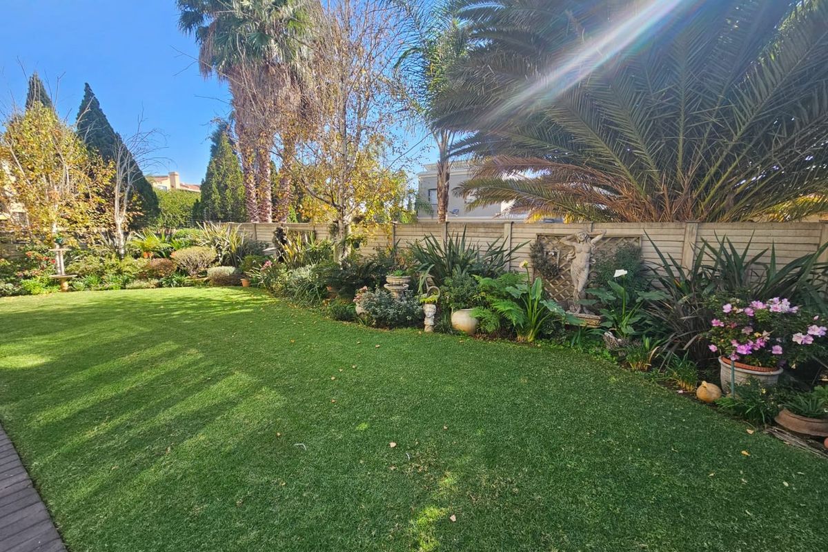 Exquisite Townhouse for Sale in Prestigious Estate - Photo 5