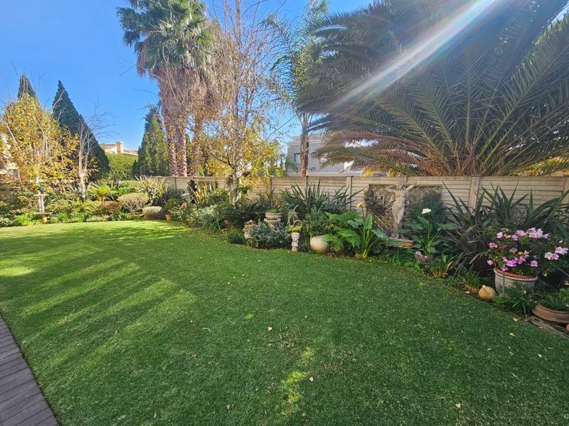 Exquisite Townhouse for Sale in Prestigious Estate - Photo 5