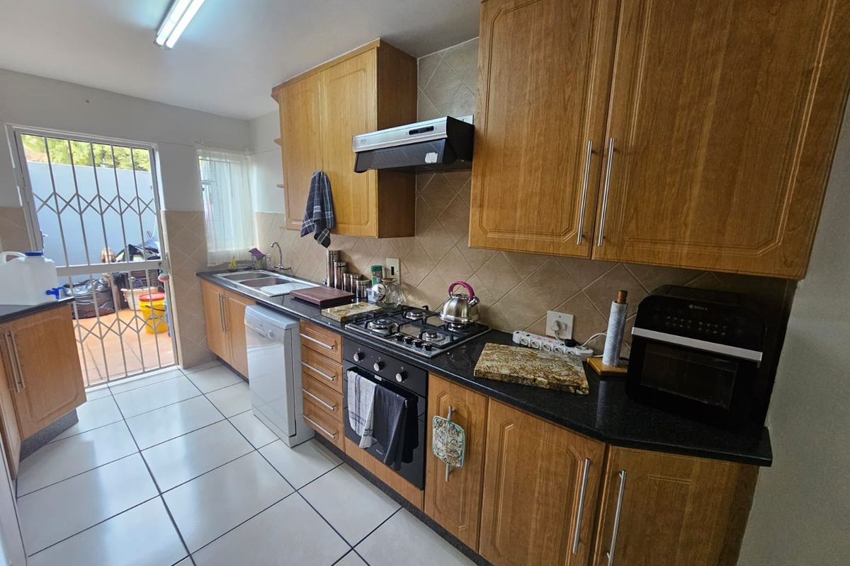 Beautifull duplex townhouse for sale in Sasolburg close to CBD - Photo 2