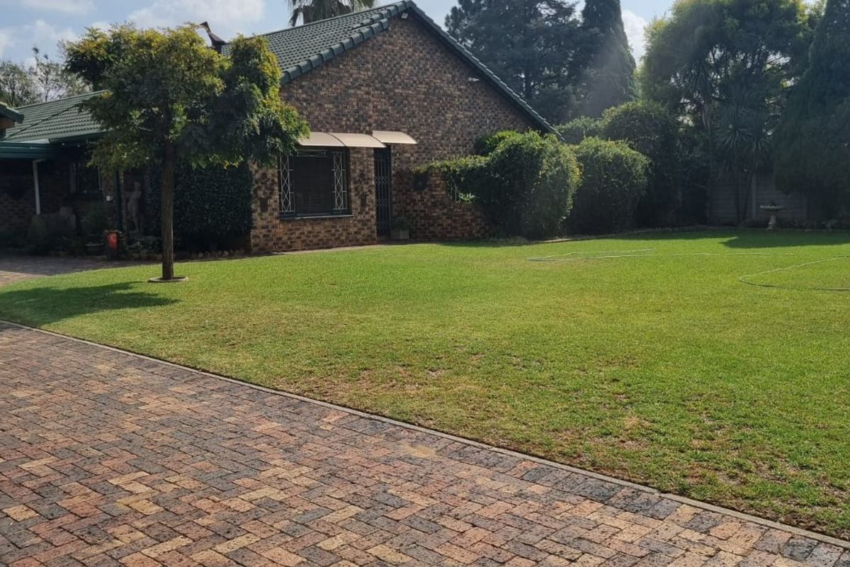 Beautiful & stylish family home at an unbelievable deal, including most of the furniture! - Photo 3