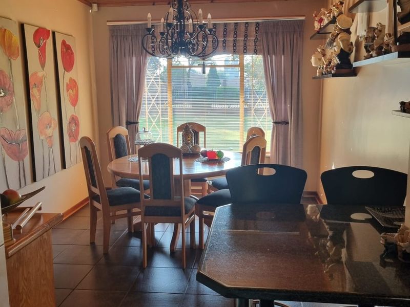 Beautiful & stylish family home at an unbelievable deal, including most of the furniture! - Photo 9