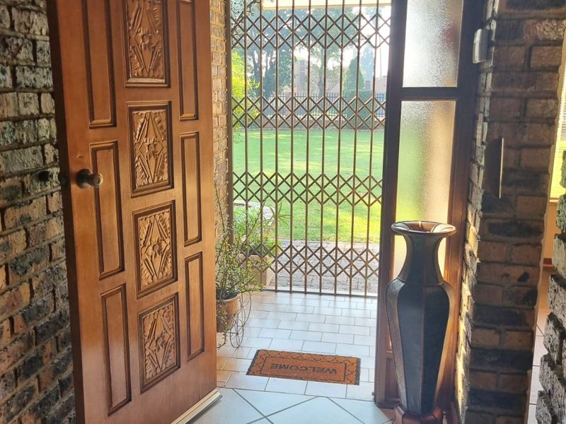 Beautiful & stylish family home at an unbelievable deal, including most of the furniture! - Photo 5