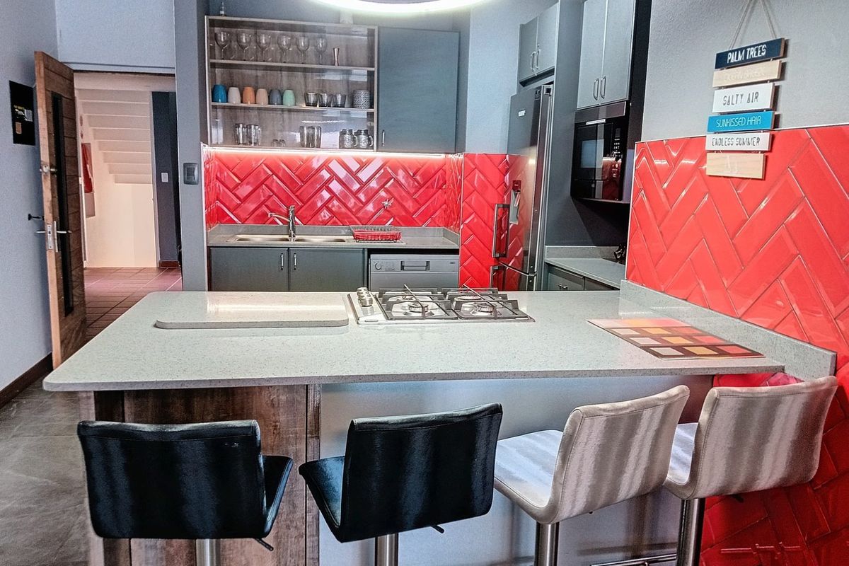 Beautiful Beachfront Apartment in Umdloti, North Coast of KwaZulu-Natal - Photo 3