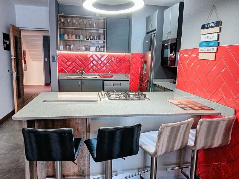 Beautiful Beachfront Apartment in Umdloti, North Coast of KwaZulu-Natal - Photo 3